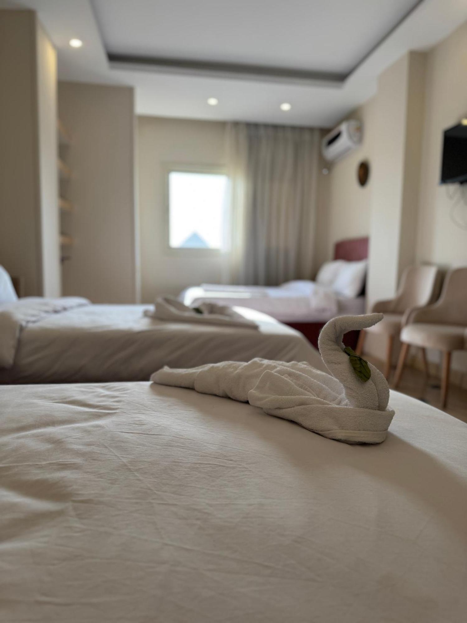 Pyramids Era View Hotel Kafrat al Jabal Ngoại thất bức ảnh